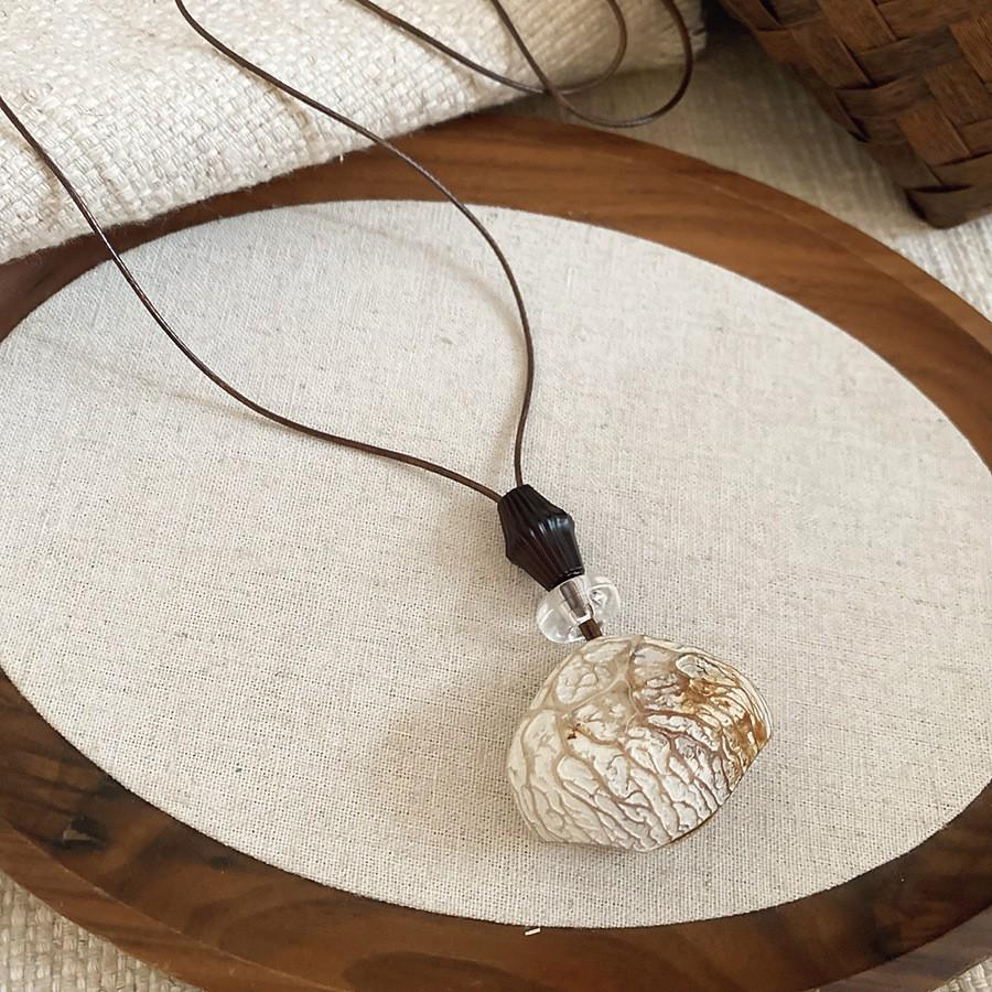 High-End Women's Retro Oval Geometric Resin Necklace