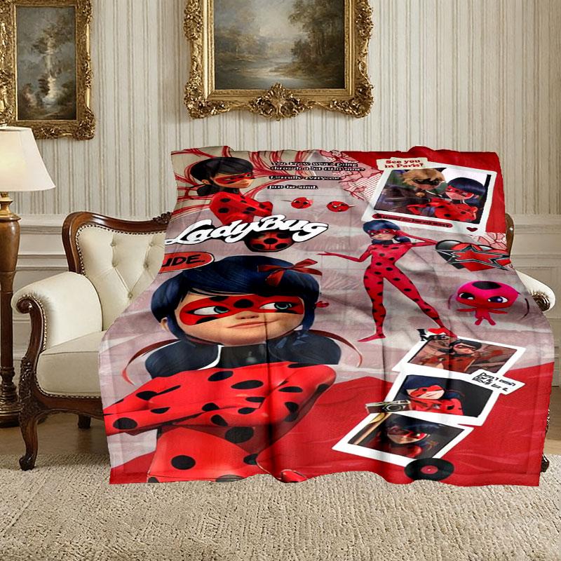 Coperta con Fantasia Coccinella, Coperta Accogliente per il Comfort in Tutte le Stagioni su Divani, Letti, Ufficio, Auto, Campeggio e Viaggi