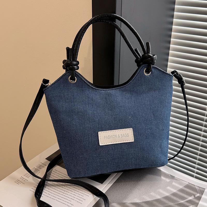 

Simple and Elegant Bucket Bag, Fashionable Denim Commuter Crossbody Bag, Hand-held High-end Single-shoulder Bag чорний