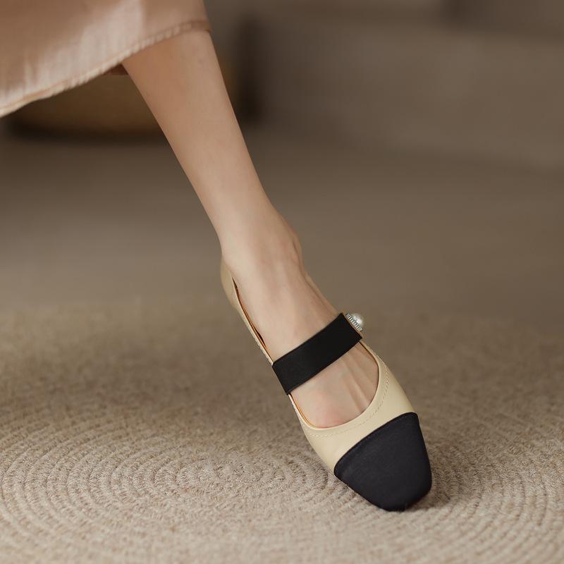 Подходящие черные туфли на низком каблуке с круглым носком. Женские туфли Мэри Джейн — фото 4