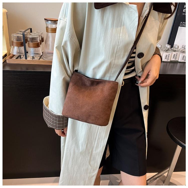 Women Suede Bucket Bag Faux Suede Shoulder Bag Large Capacity Women's Commuting Bags Retro Trendy Solid Color Tote Handbags 2025