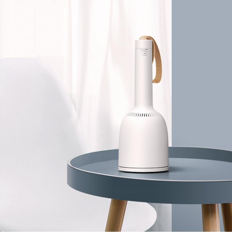 Mini aspirapolvere da tavolo 3 in 1 e levapelucchi per pulire la scrivania, i cavi delle matite e rimuovere i boli di pelo dai vestiti