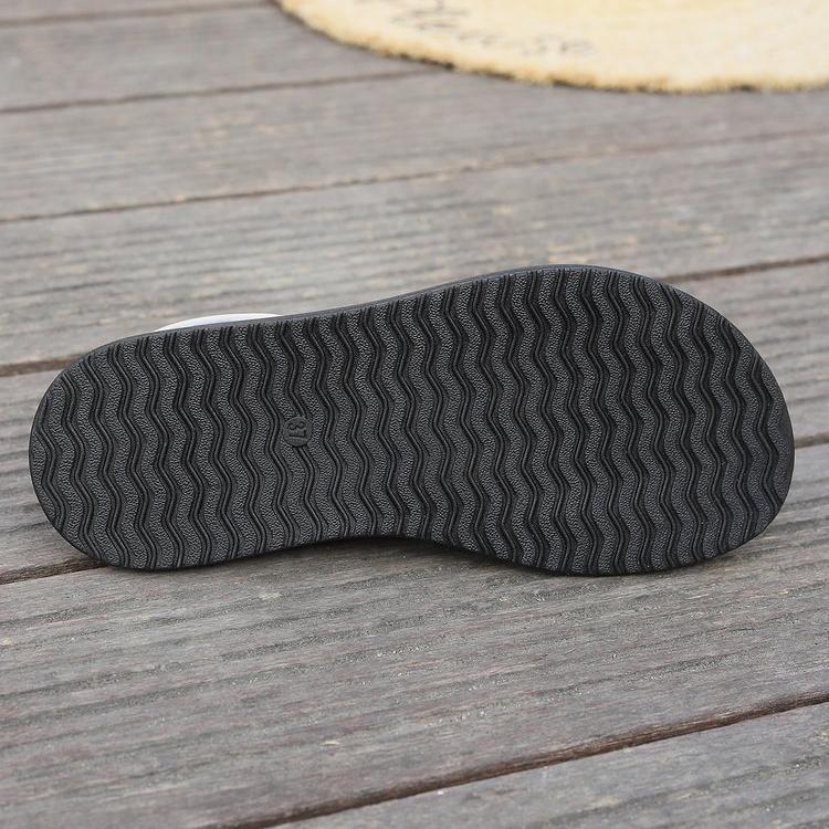 Riemensandalen mit weicher Sohle für Damen. Vielseitige Damensandalen und Hausschuhe mit dicker Sohle und weicher Oberfläche