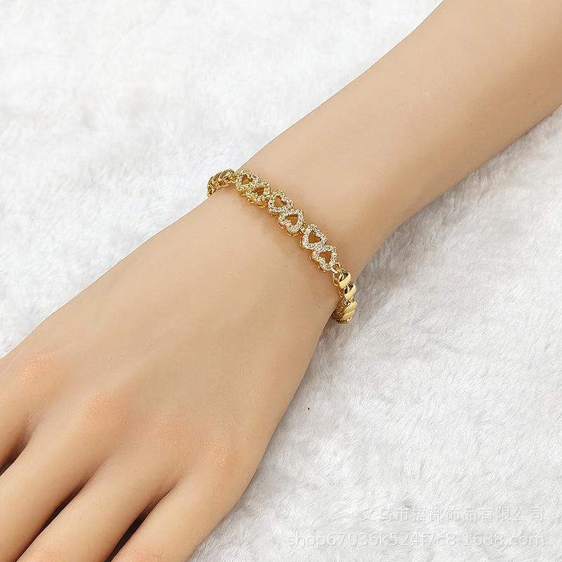 Copper Gold-Plated Zirconia Heart Bracelet - Elegant & Versatile Jewelry Piece Copper Inlaid Zirconia