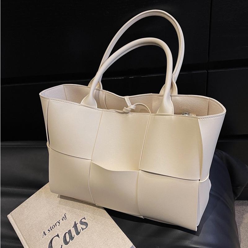 IELGY ladies solid color braided large capacity versatile handbag