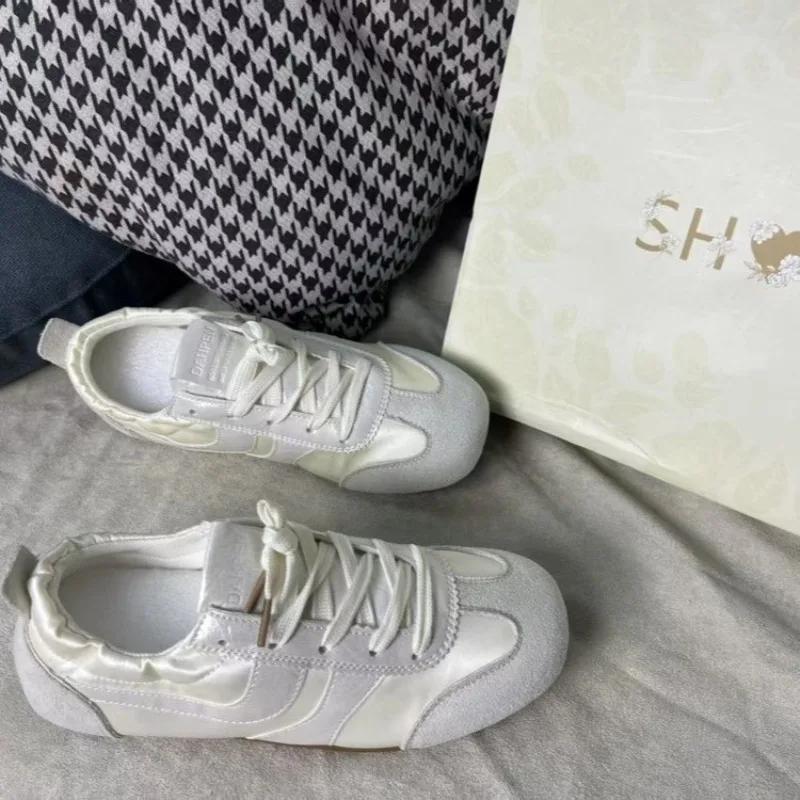 Classics Women's Vulcanize Shoes Outdoor Walking Low Heel Lace Up Sneakers Versatile Ladies Casual Shoes