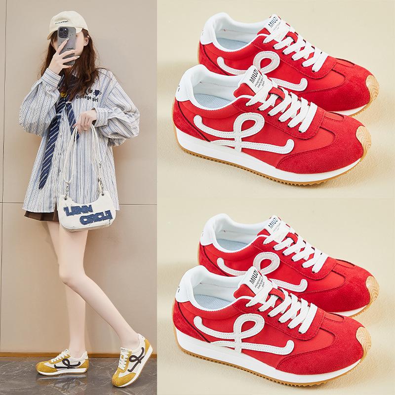 New Women Casual Sport Shoes Beautiful Flat Skate Shoes Comfortable Lace-up Sneaker