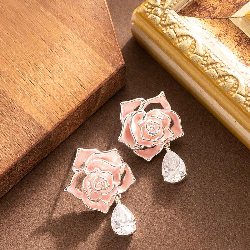 French gentle small fresh dripping oil three-dimensional rose flower earrings women's light luxury high-end sweet temperament earrings