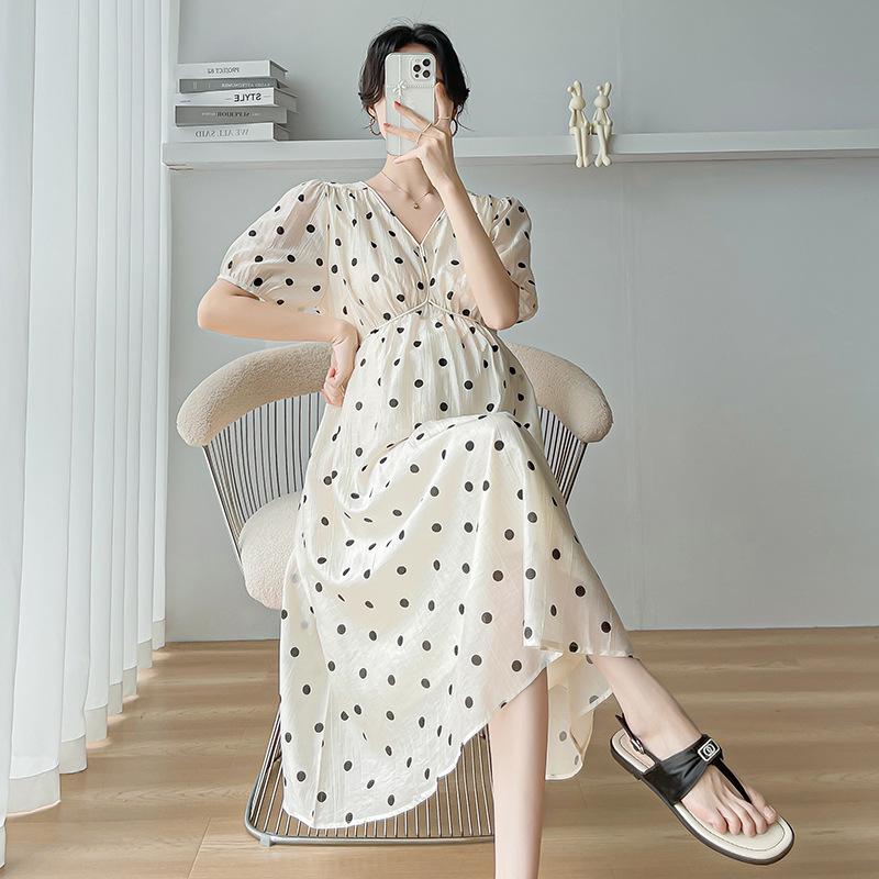 Summer Polka Dot V-Neck Dress: Retro French Style with Puff Sleeves for Expecting Mothers.