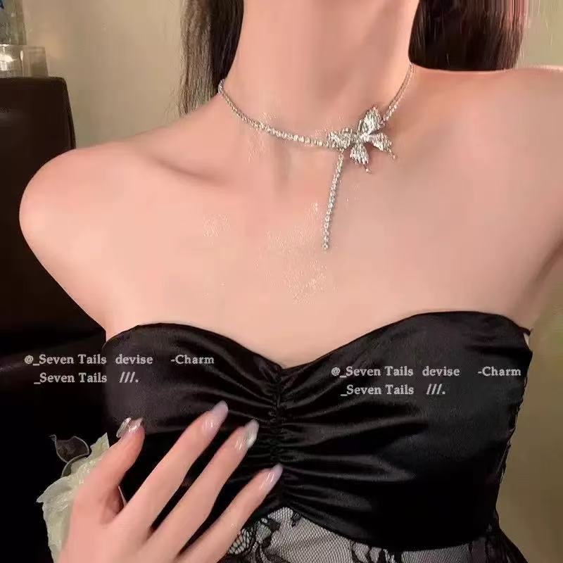 Light Luxury Niche High-end Moonstone Necklace Women's New Sweet and Cool Personality Versatile Design Sense Pure Desire Collarbone Chain