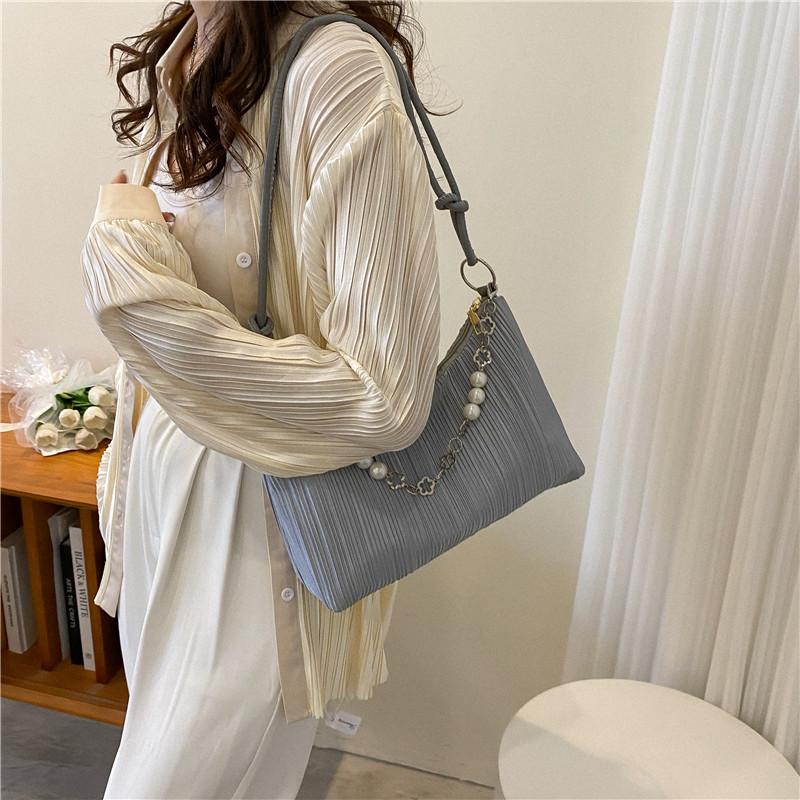 This Summer, the Popular Bag Women's 2025 New Niche Versatile Shoulder Bag Korean Version Fashion Pleated Messenger Bag Bag