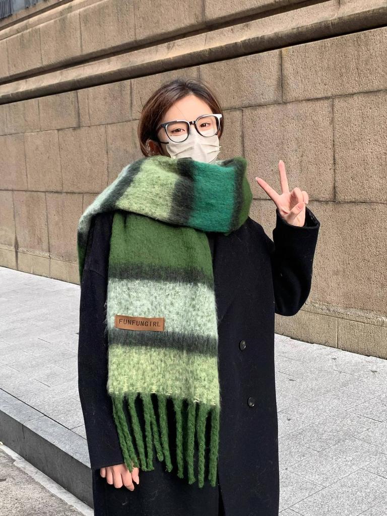 New plaid scarf women's winter warmth and cold protection advanced sense Korean couple scarf student versatile man