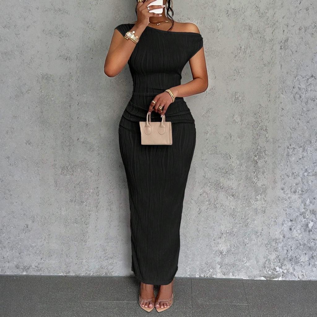 Women's Summer Fashion Solid Color Sloping Shoulder Slim Fitting Date Party Dress