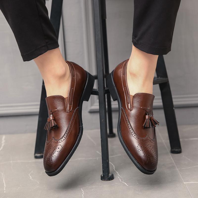 Four seasons new men's shoes Korean version of youth formal business leather shoes men's British pointed head off leather shoes