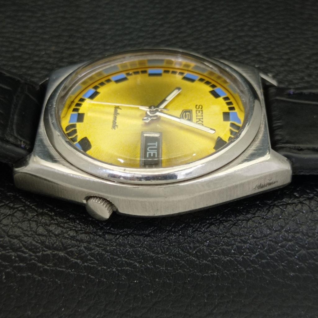 VINTAGE SEIKO 5 AUTOMATIC 7009A JAPAN MENS YELLOW COLOR DIAL WATCH a500073-2 R151a-a500073