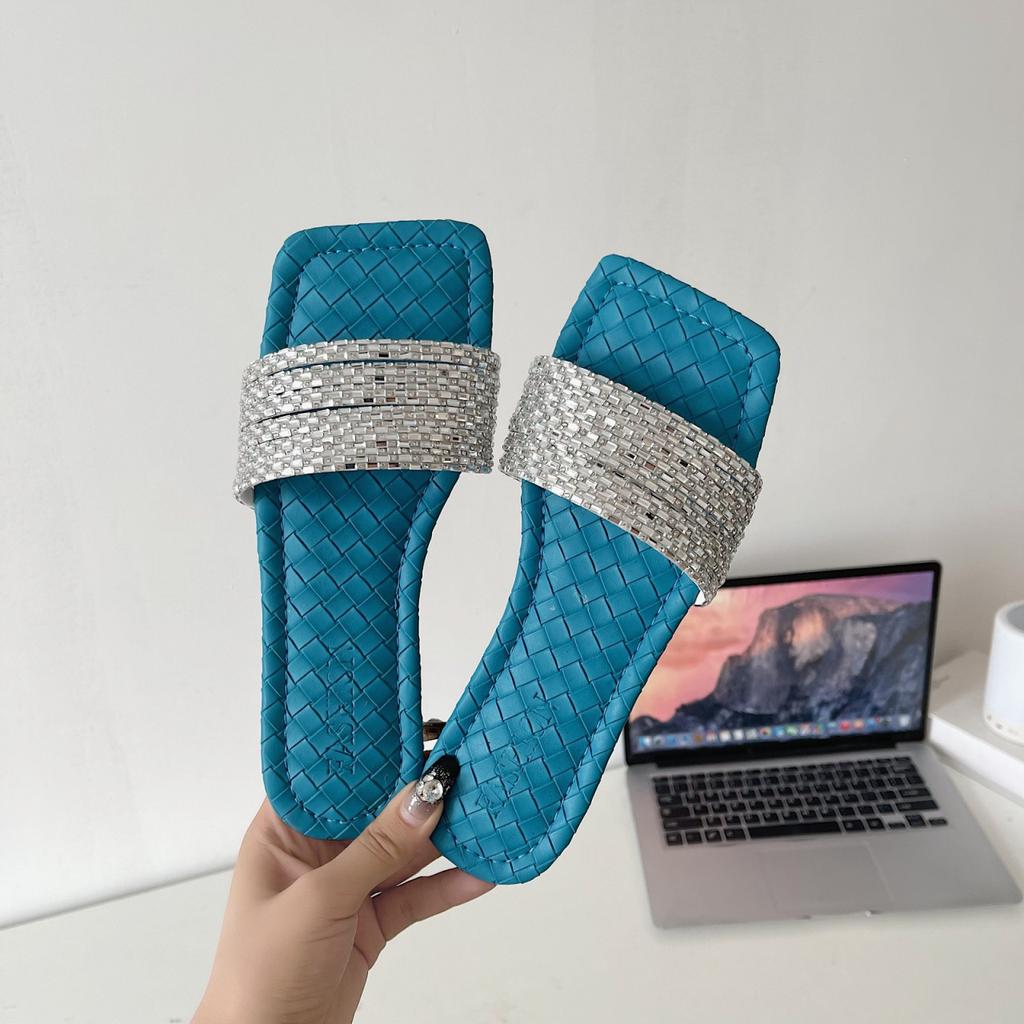 Xiaoxiangfeng Pearl One-word Drag Flat Bottom Non-slip Outer Wear Slippers 2025 Summer New Open-toed Fairy Wind Beach Mop