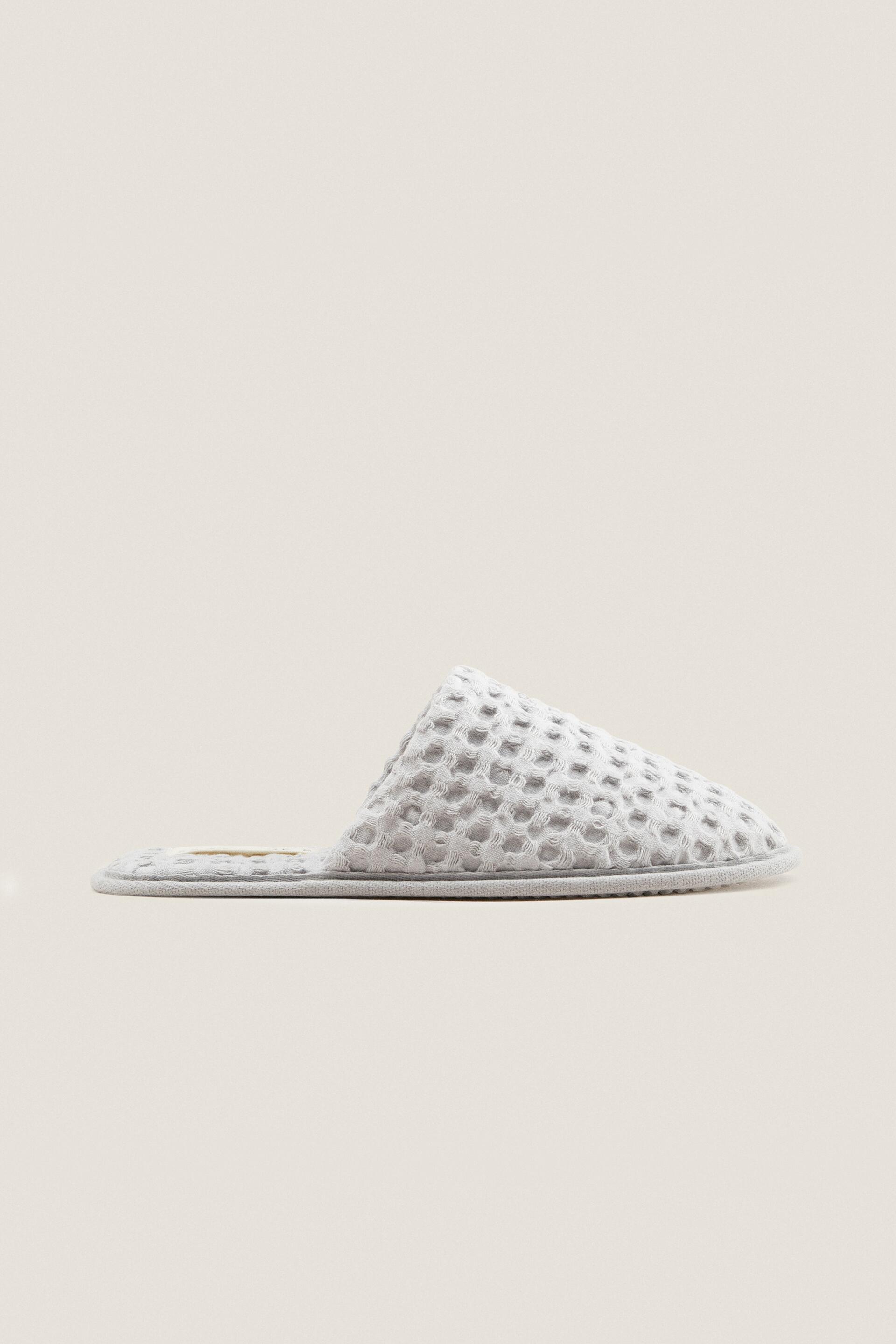 

Тапочки-мюли с вафельной текстурой