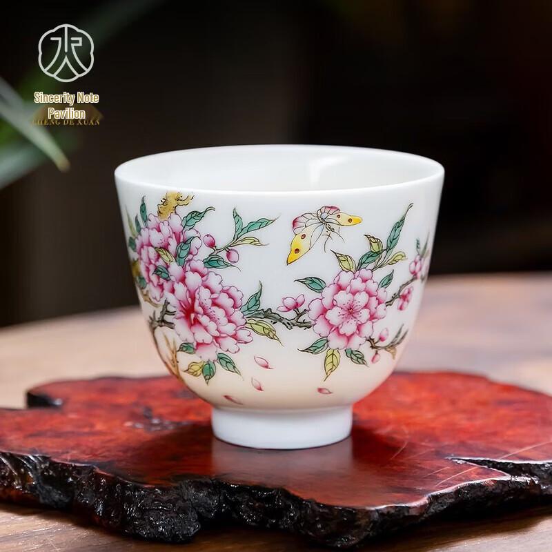 Chengdexuan Jingdezhen Hand-Painted Famille Rose Master Teacup