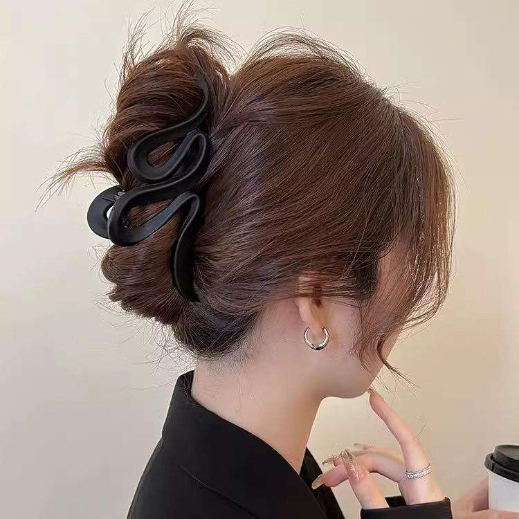 2025 Matte Wave Large Hair Clip for Women – High-End Shark Claw Accessory