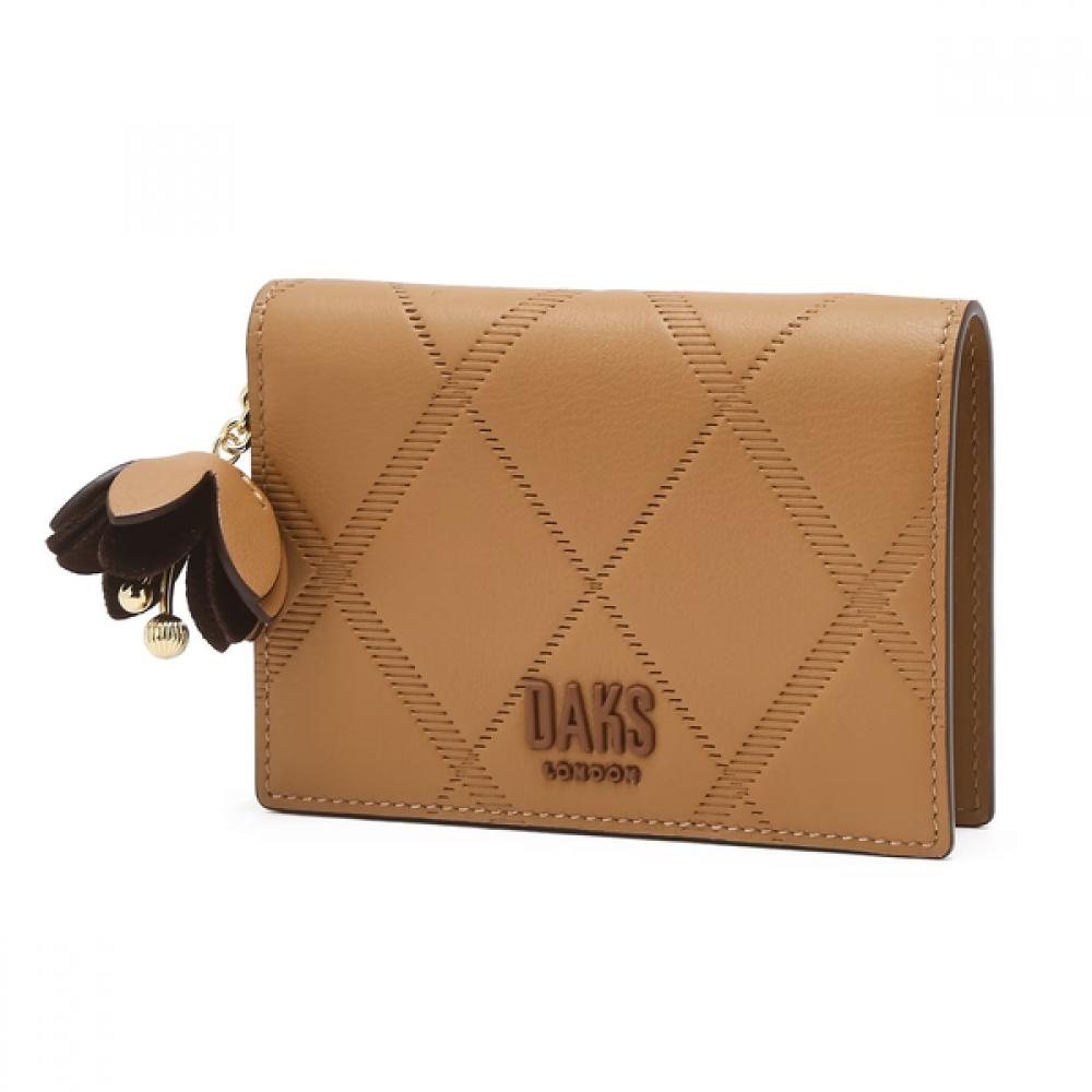 

Daks Beige Cowhide 2 Fold Card Wallet [dcwa5f823i2] Single option