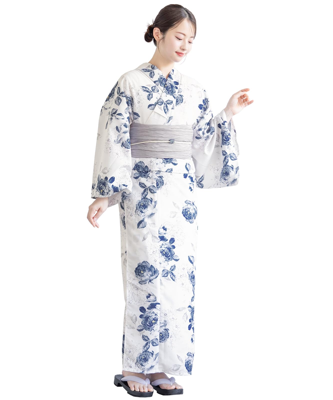 

SOUBIEN Комплект Юката Floro и Дизайн «Синяя Хризантема» в Серо-бежевом цвете, Женский, 4 предмета (Юката, Оби, Датэдзимэ, Гэта) - Размер, (ykf10272-obs10031)