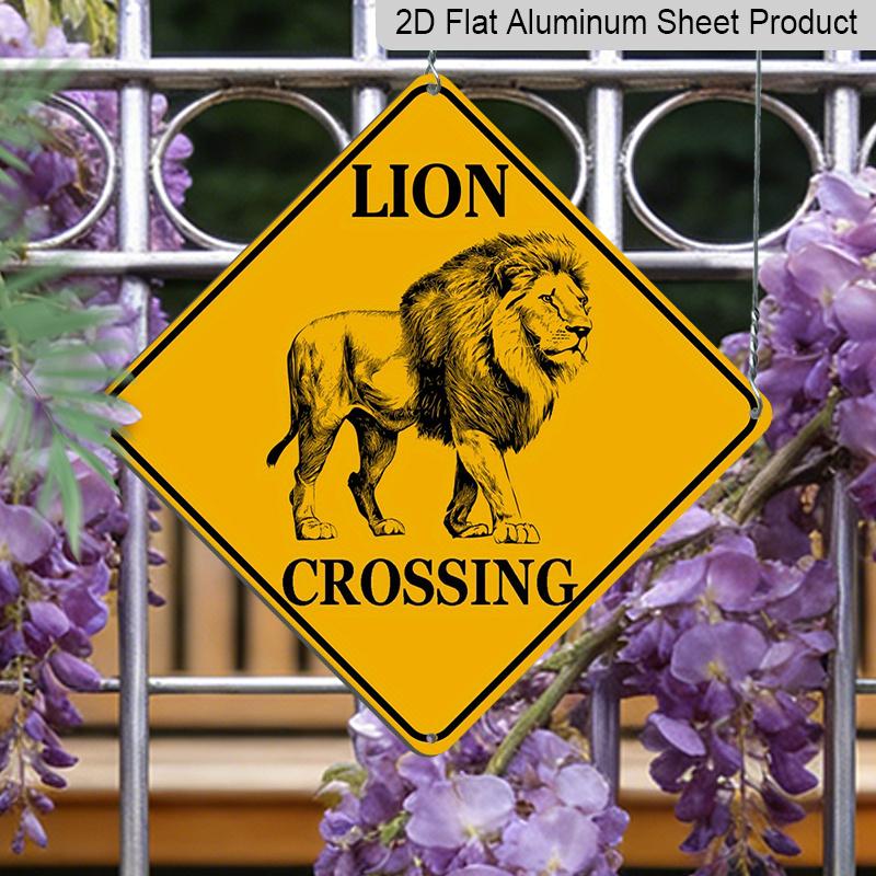 

2D Flat 1pc- Vintage Tin Sign Featuring A 2D Flat Design of A Lion Crossing, Perfect for Rustic Wall Decor with A Humorous Caution Message 20*20cm
