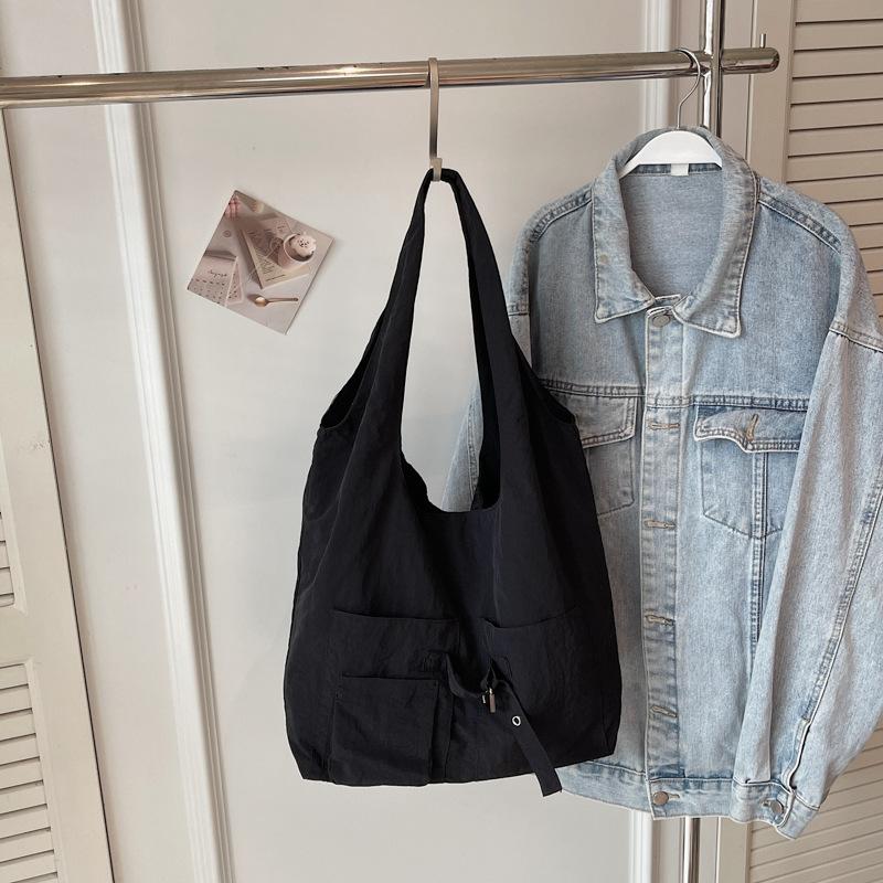 Tote Bag - Stylish and Versatile Single Shoulder Bag for Daily Commuting and Cross-body Carrying.