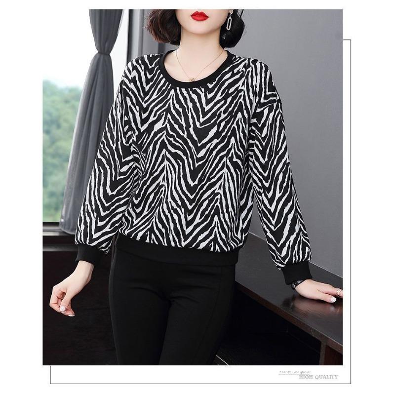 Round Neck Pullover Sweatshirt for Women New Spring and Autumn Loose and Versatile Printed Bottoming Shirt Top