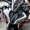 2 Stück Motorrad Frontseiten-Spoiler Winglets Aerodynamisches Flügelset Feste Windabweiser mit LED-Licht Klebe-Dekoraufkleber