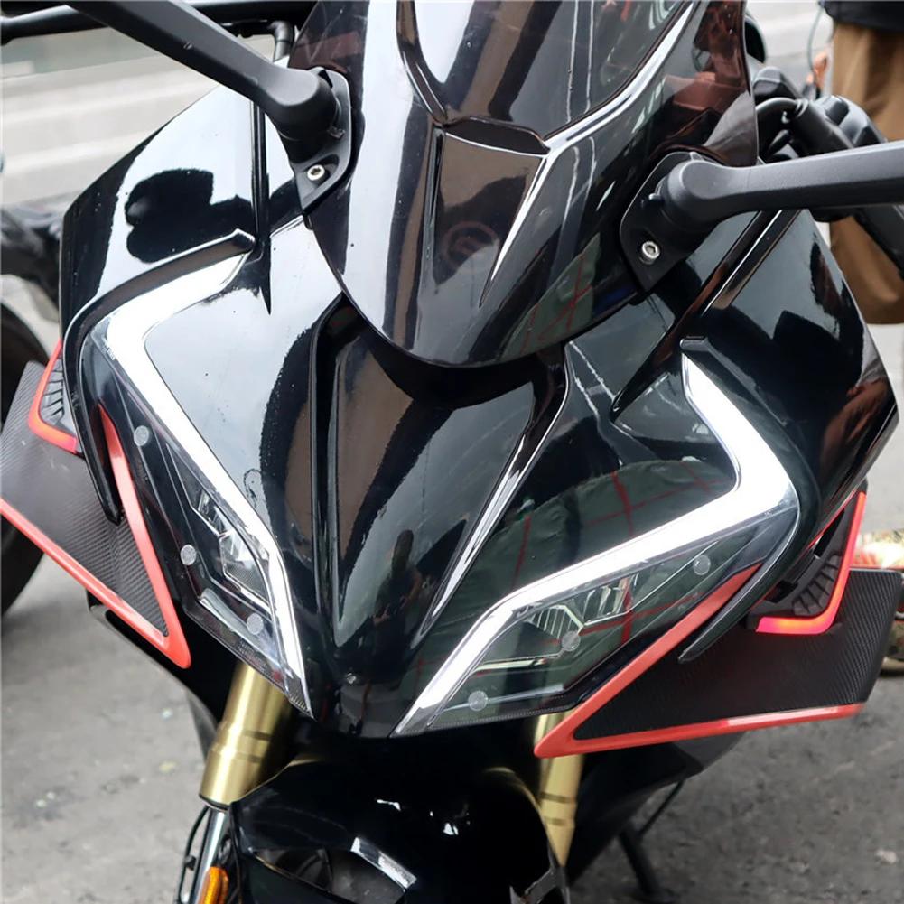 2 Stück Motorrad Frontseiten-Spoiler Winglets Aerodynamisches Flügelset Feste Windabweiser mit LED-Licht Klebe-Dekoraufkleber