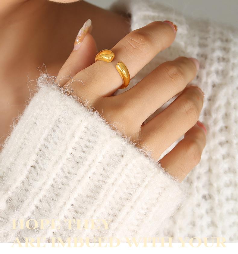 Minimalist Personalized Geometric Titanium Steel Ring, Non-Fading, Fashionable, 18K Gold-Plated, Versatile for Mix-and-Match.