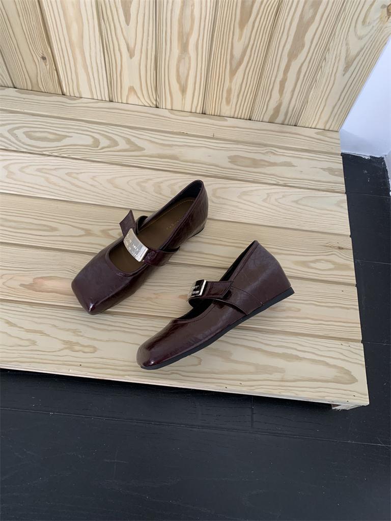 Lan Cabinet Home 2025 Französisch Silber Einzelne Schuhe Damen Kleine Lederschuhe Weiche Sohle Ein-Wort-Riemen Höhenverstärkende Mary Jane Schuhe