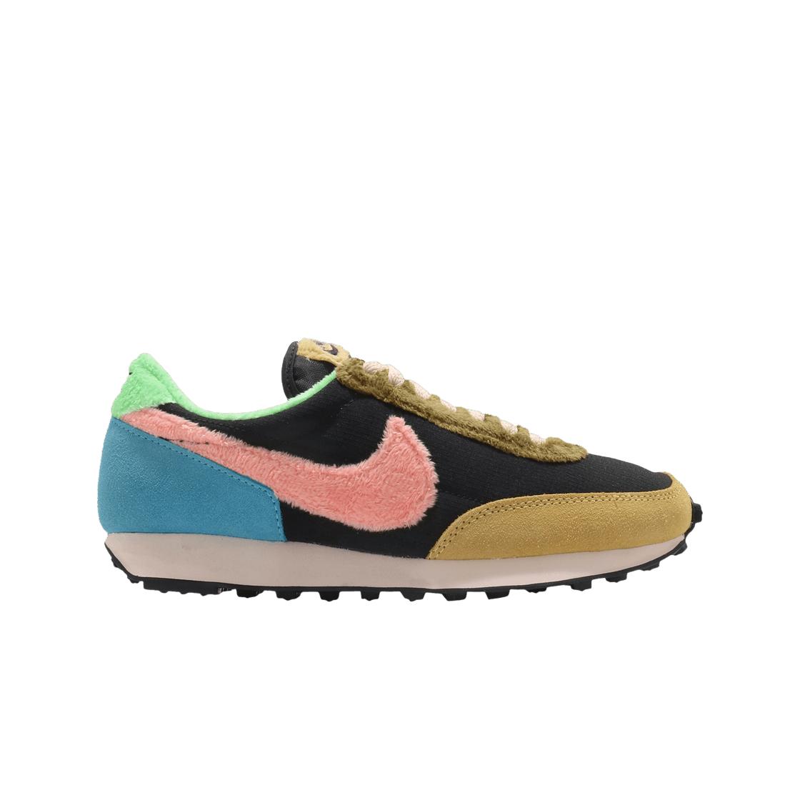 

Женские кроссовки Nike Daybreak Fur Pack Guava Ice DC3275-064