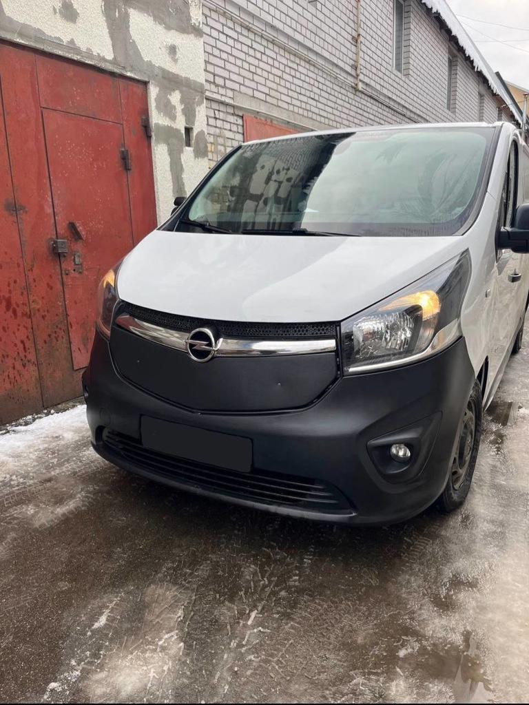 Зимняя накладка на решетку Глянцевая для Opel Vivaro 2015-2019 гг