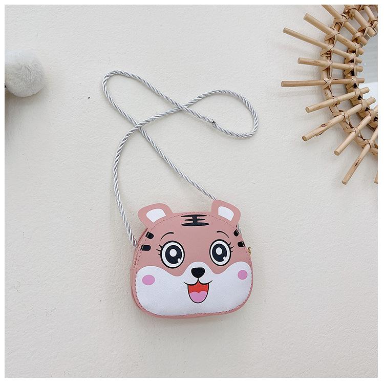 

2025 new children s change bag auspicious tiger messenger men and women fashionable cute shoulder bag рожевий