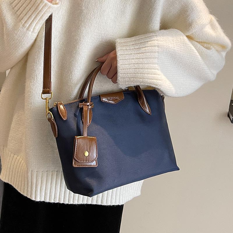 Popular Casual Texture Niche Design Versatile Handbag Bag Fashionable Simple Solid Color Commuter Messenger Women's Bag