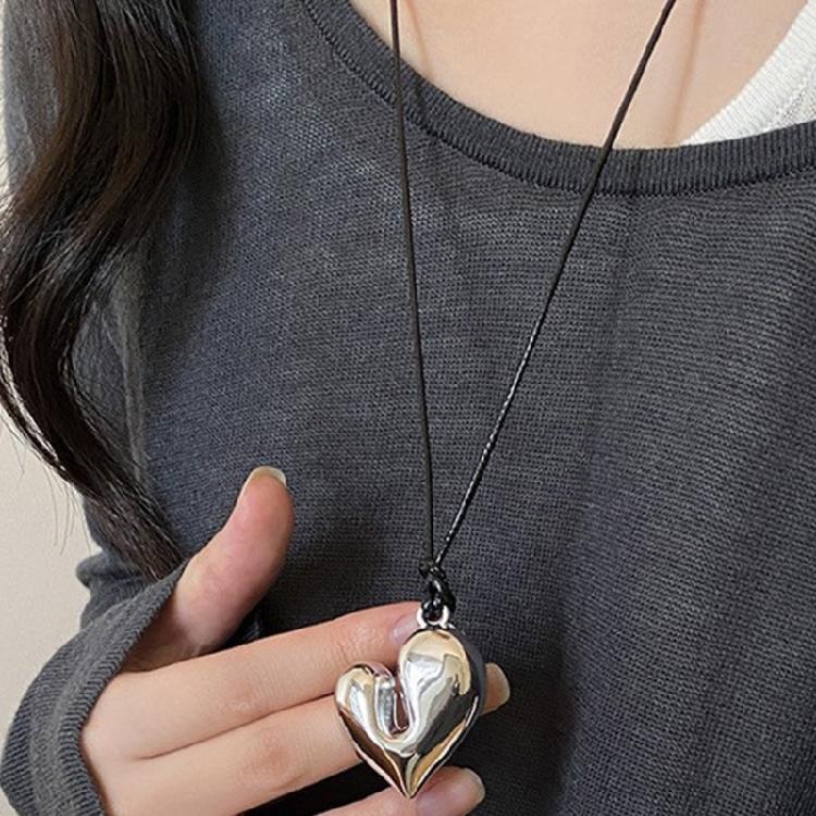 Fashionable Heart Shaped Necklace Irregular Large Heart Pendant Necklace Adjustable for Sweater Fashion Statement