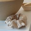 Oar Glossy Satin Scrunchies [Beige]