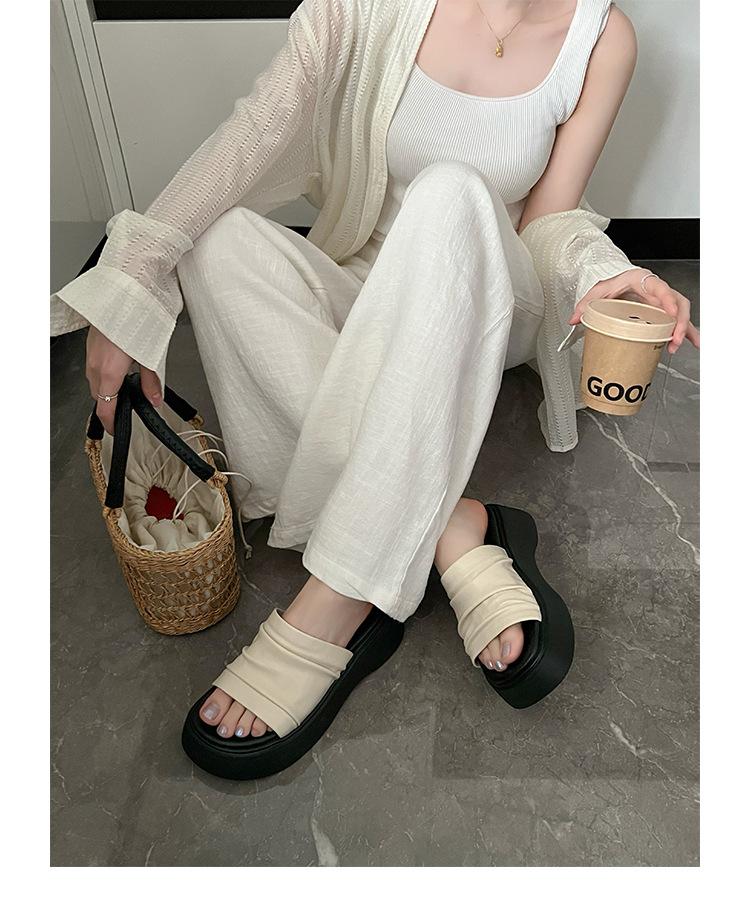 Spot! Thick-soled slippers women's summer new Bangkok dragging wrinkles casual vacation style flat slippers one-word sandals
