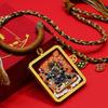 Schwarzer Dzambala Sechsarmiger Mahakala Thangka Anhänger mit Fünf Reichtumsgöttern und Ga'u Box Kette