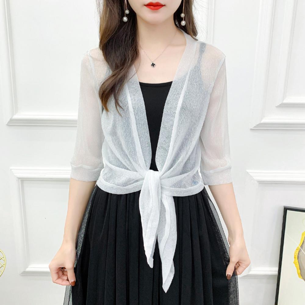 A Small Shawl Paired with a Summer Camisole Skirt and a Top Jacket for a Short Summer Cardigan and a Large Loose Top