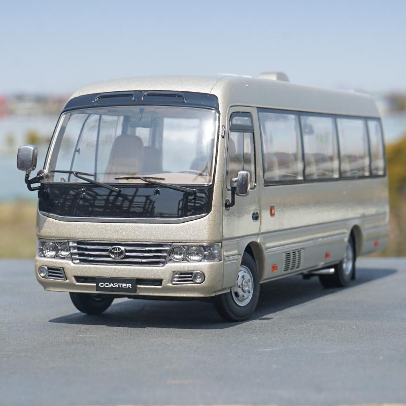 1/24 Toyota Coaster BUS Alloy Car Model Sound and Light Pull Back Children's Toy Collectibles Birthday Gift