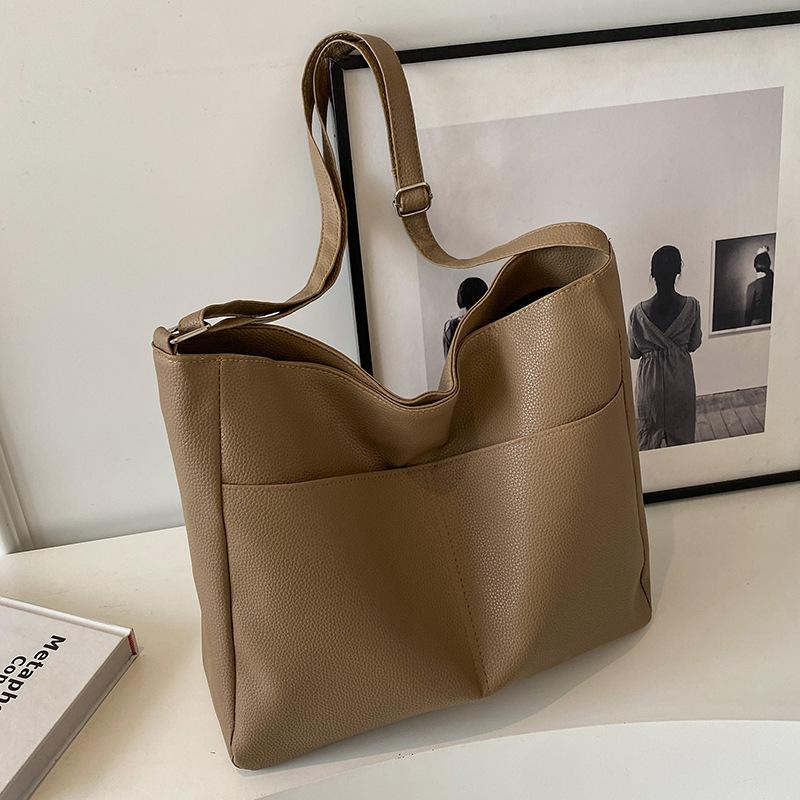 High End Niche Design Shoulder Bag for Women's New Commuter Tote Bag Fashionable and Versatile College Student Class Bag