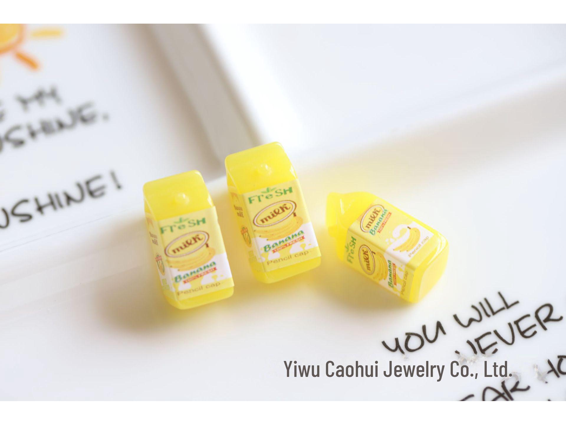 

Имитация бутылки для молочного напитка, самодельная игрушка из смолы - маленькие украшения с дизайном клубники и яблочного сока