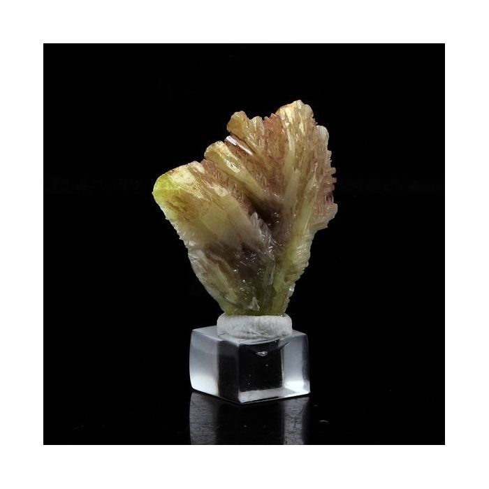 Pierres et Minéraux. Cerusite jaune. 64.3 ct. M'fouati Mine, M'fouati District, Congo.