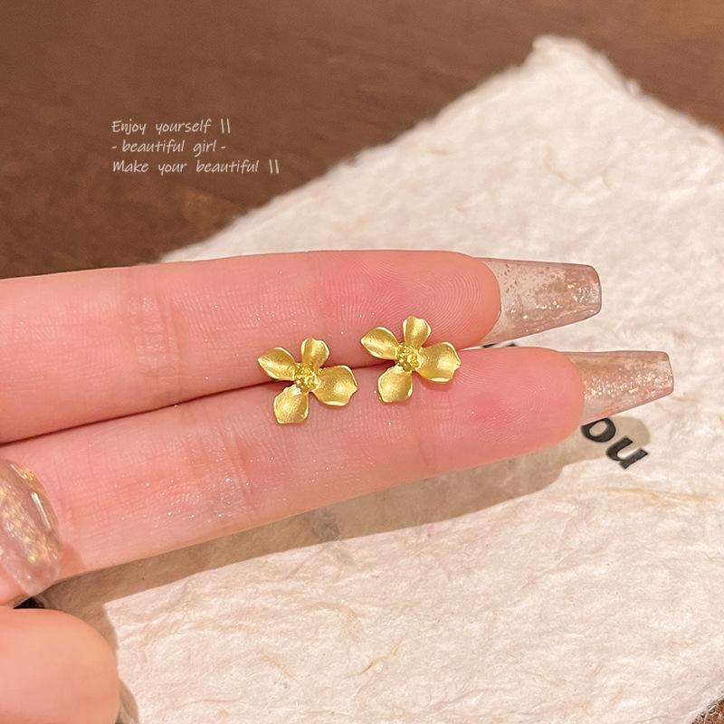 S925 Silver Needle Small Fresh Versatile Flower Stud Earrings Women's Light Luxury Niche Premium Pearl Earrings