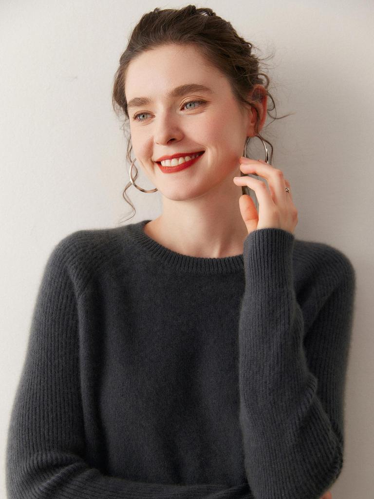 Women's Elegant Round Neck Knit Sweater - Versatile, Thick, Fashionable Cashmere for Autumn/Winter.