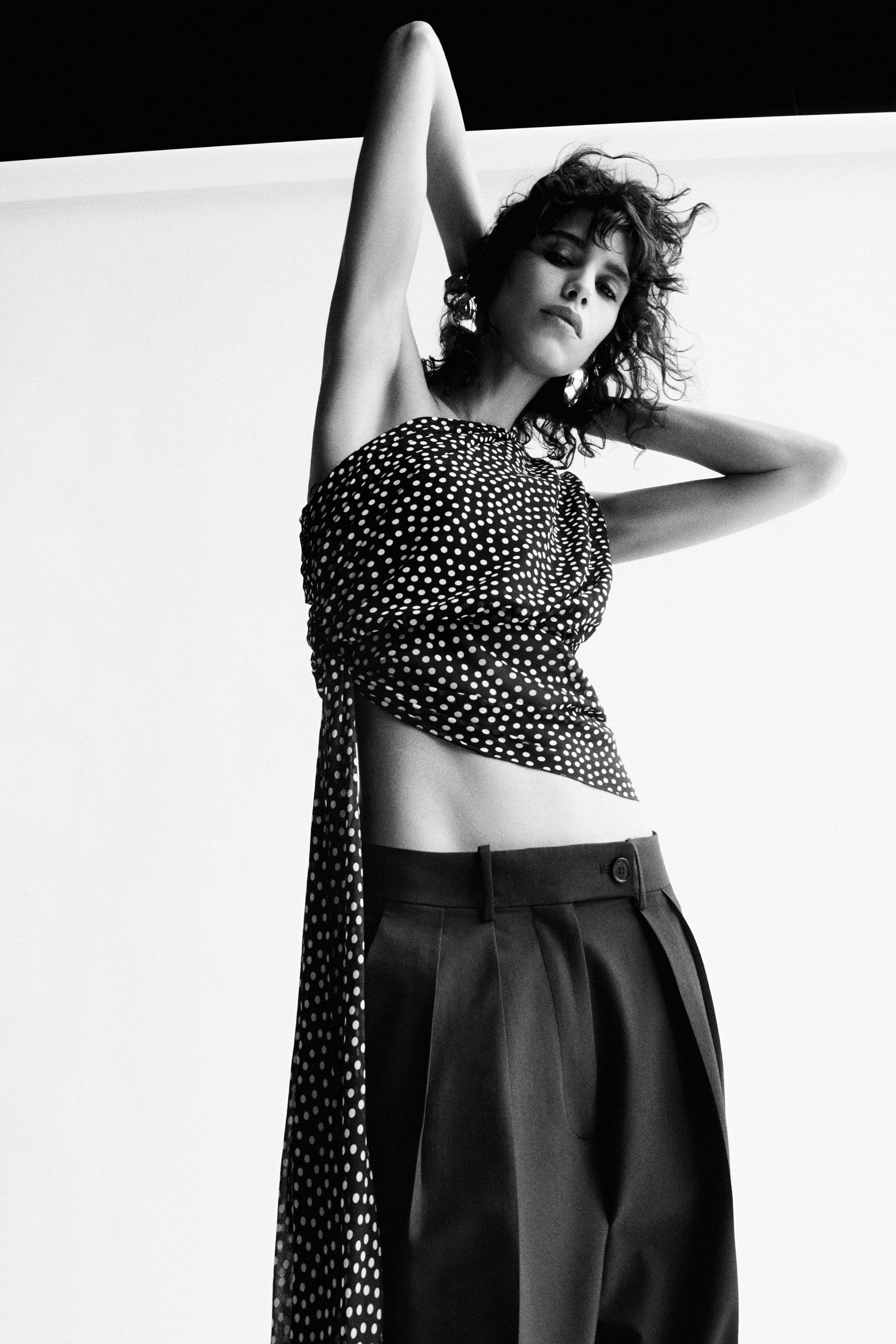 

АСИММЕТРИЧНЫЙ ТОП ИЗ КОЛЛЕКЦИИ ZW В ГОРТОК