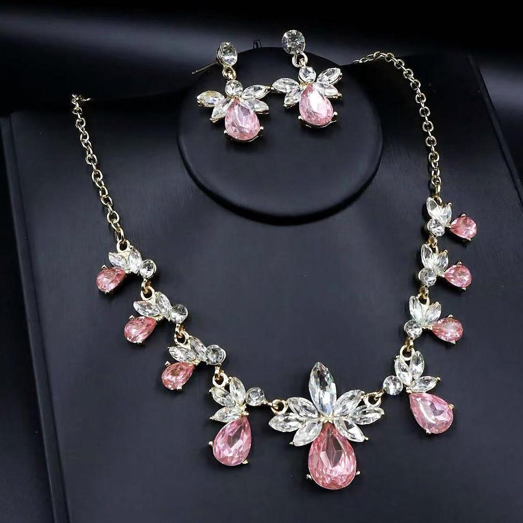 Emerald Green Geometric Necklace & Earring Set with Temperament Ear Hooks and Trendy Clavicle Chain.