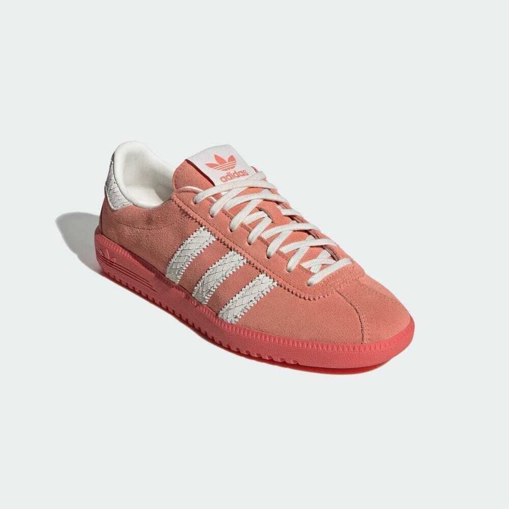 IF6559 adidas Originals Bermuda Wonder Clay Preloved Scarlet Cloud (Women s) 6W